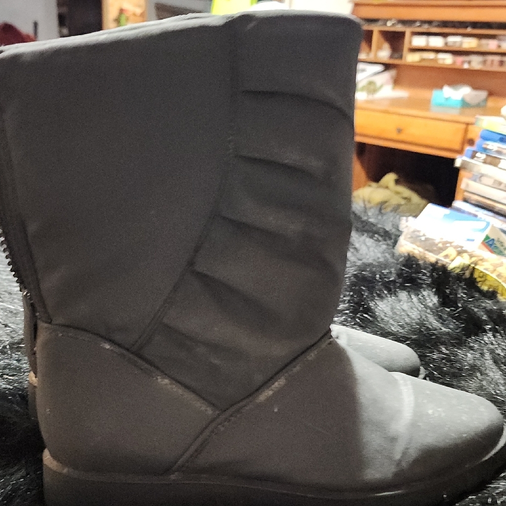 Women's Black Winter Boots. Melodi  Keystone. Size 8 M.